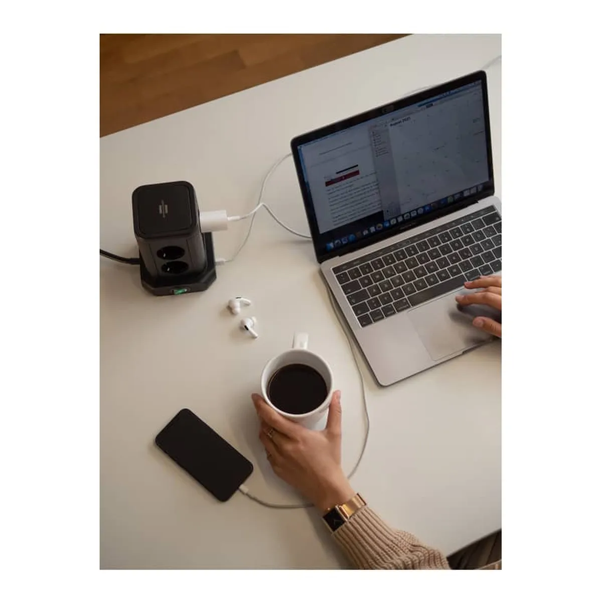 brennenstuhl® Steckdosenturm - 8-fach + 4x USB, 2m, schwarz, mit Schalter