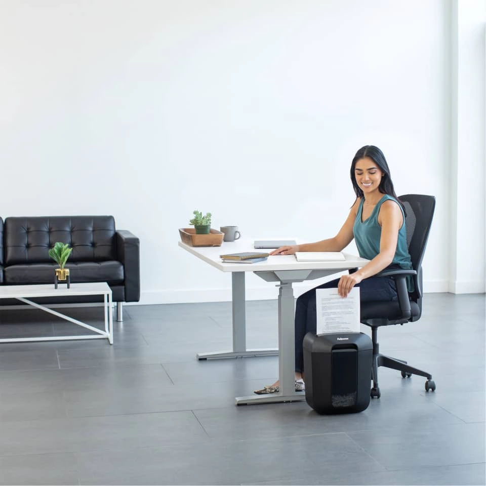 Fellowes Aktenvernichter Powershred® - LX45 Partikelschnitt, schwarz