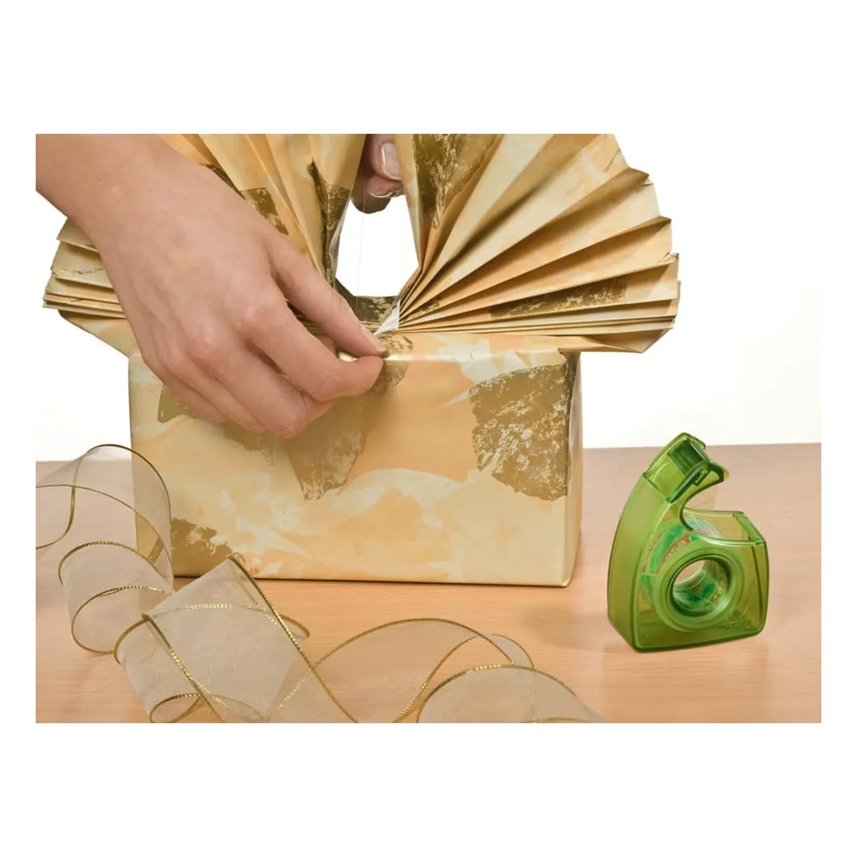 tesa® Handabroller Easy Cut®ecoLogo® - 10 m x 19 mm, grün