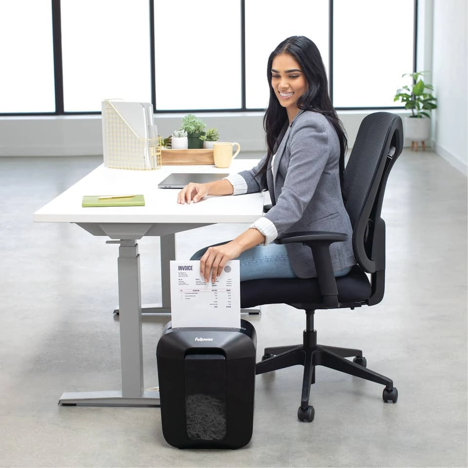 Fellowes Aktenvernichter Powershred® - LX45 Partikelschnitt, schwarz