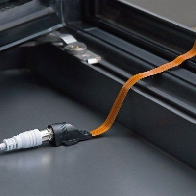 Goobay Wasserdichte SAT Fensterdurchführung, extrem flach (0,3 mm)