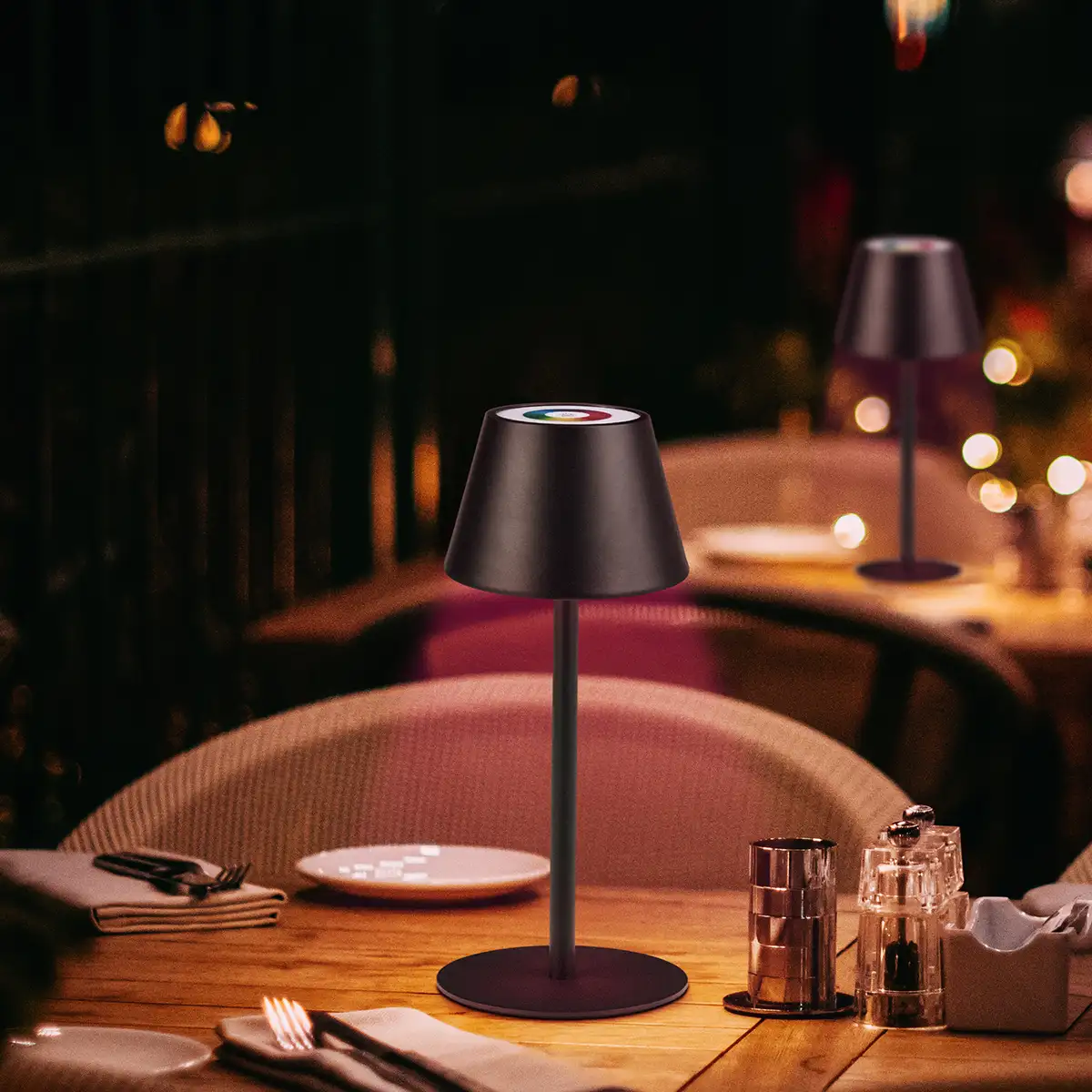 Akku LED-Tischleuchte RGBW, schwarz