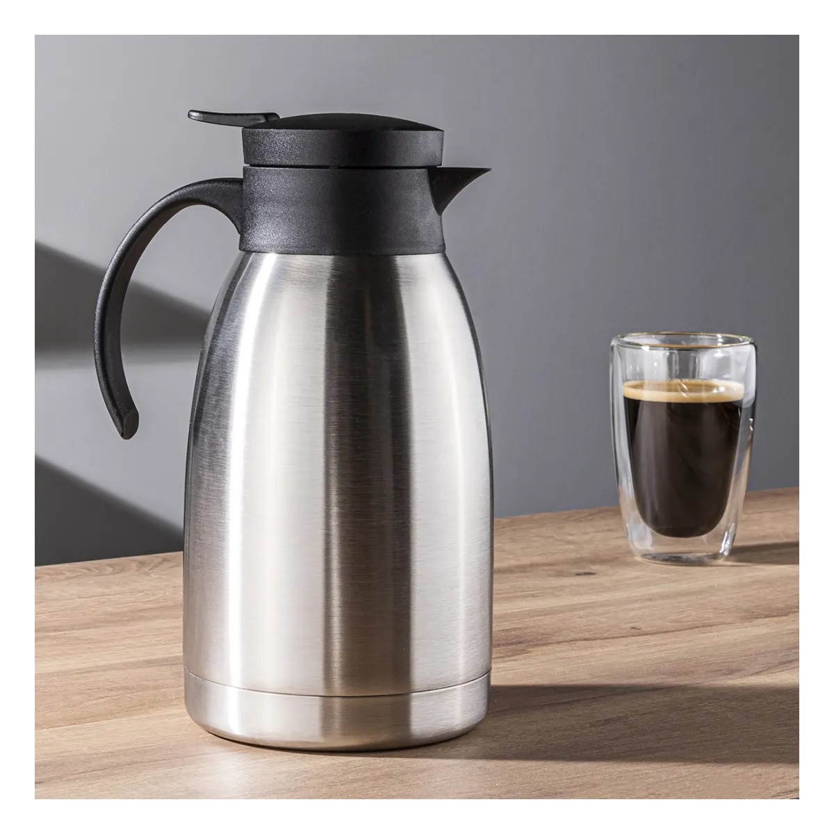 Isolierkanne 2 Liter aus Edelstahl mit Einhandautomatik Isolierkanne 2 Liter aus Edelstahl mit Einhandautomatik